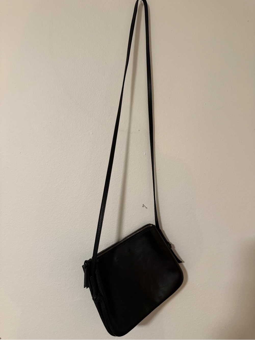 Madewell 100% leather black zip top crossbody